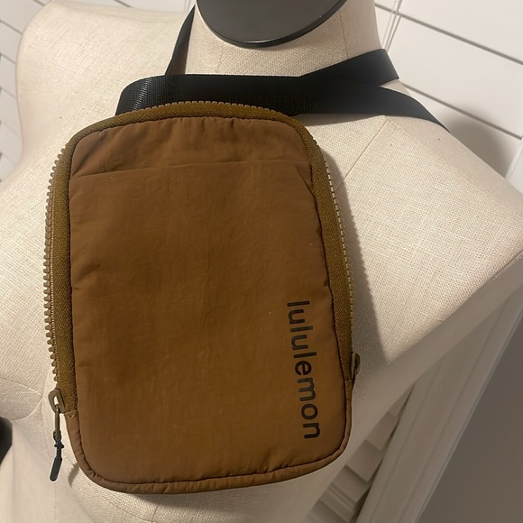 Lululemon Easy Access Crossbody Bag - Picture 8 of 8